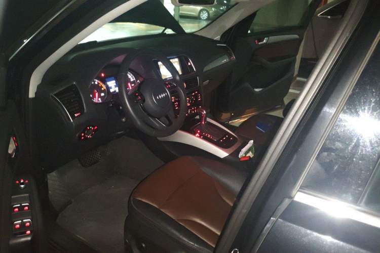 Used Audi Q5 2018 Collector's Edition 40 TFSI Ambition Model Left Front Seat
