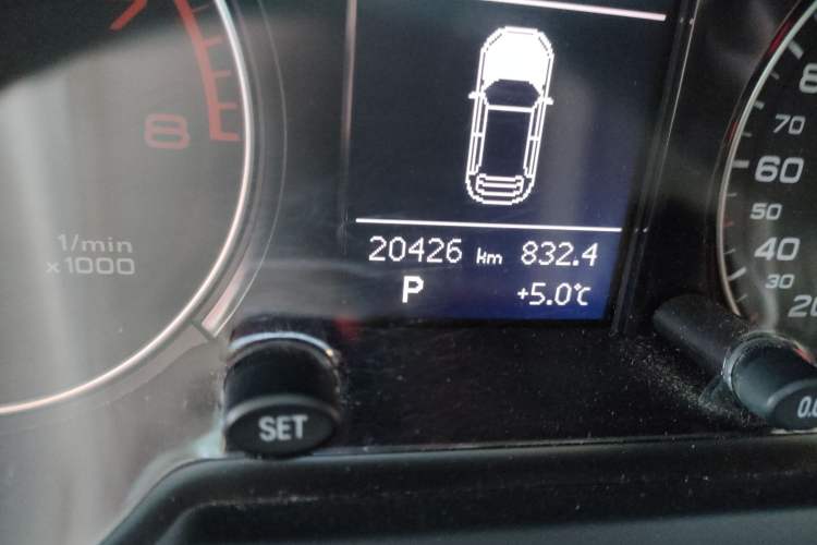 Used Audi Q5 2018 Collector's Edition 40 TFSI Ambition Model Odometer Close Up