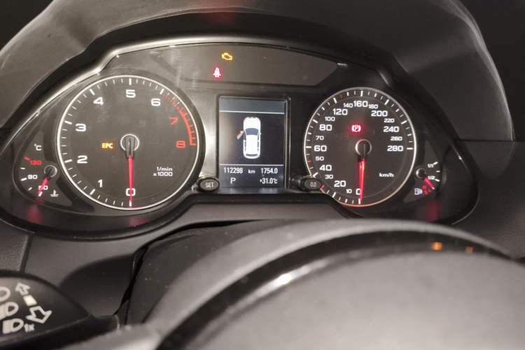 Used Audi Q5 2018 Collector's Edition 40 TFSI Technology Model Odometer Close Up