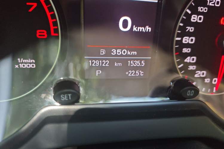 Used Audi Q5 2018 Collector's Edition 40 TFSI Technology Model Odometer Close Up