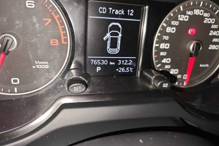 Used Audi Q5 2018 Collector's Edition 40 TFSI Ambition Model Odometer Close Up