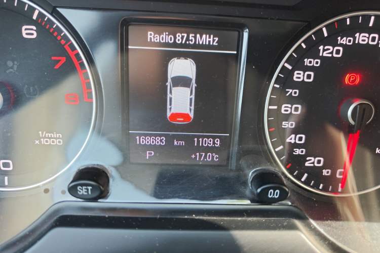 Used Audi Q5 2018 Collector's Edition 40 TFSI Technology Model Odometer Close Up