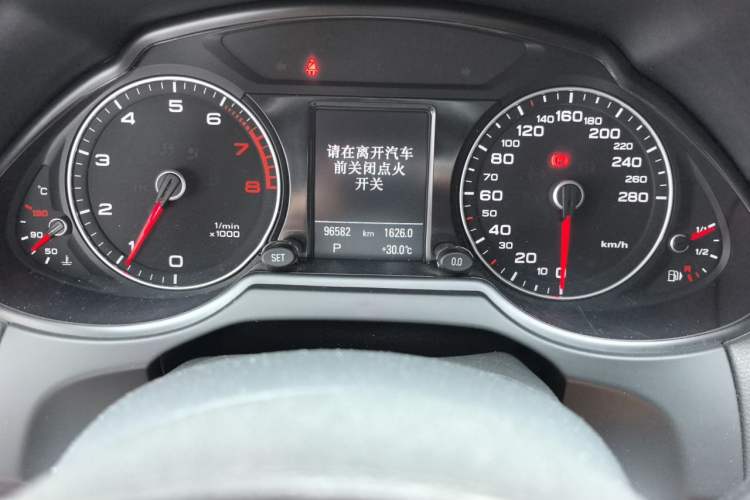 Used Audi Q5 2018 Collector's Edition 40 TFSI Technology Model Odometer Close Up