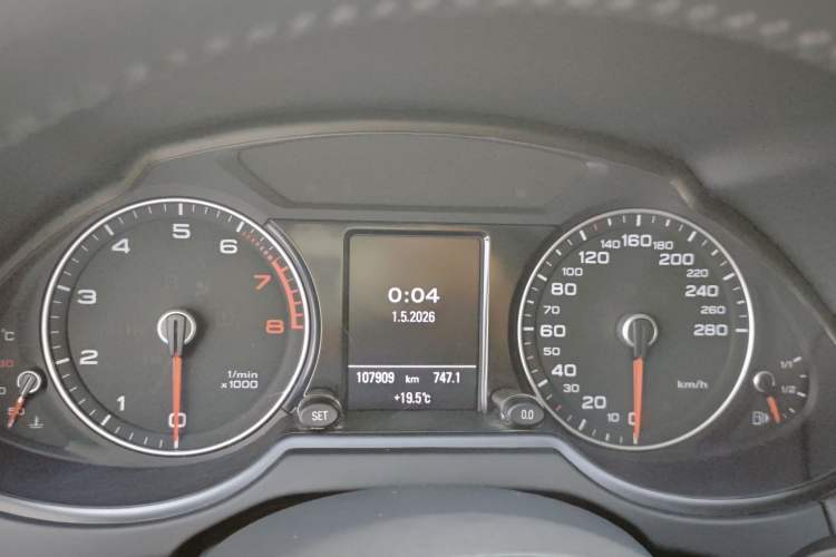 Used Audi Q5 2018 Collector's Edition 40 TFSI Technology Model Odometer Close Up