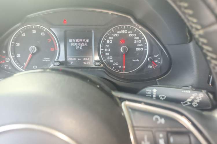 Used Audi Q5 2018 Collector's Edition 40 TFSI Technology Model Odometer Close Up