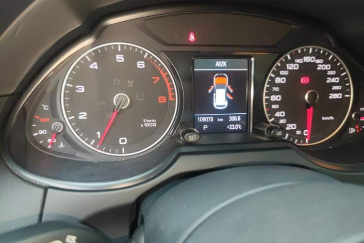 Used Audi Q5 2018 Collector's Edition 40 TFSI Technology Model Odometer Close Up