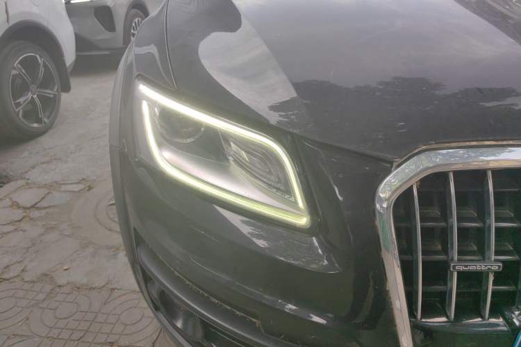 Used Audi Q5 2018 Collector's Edition 40 TFSI Technology Model Right Front Headlight