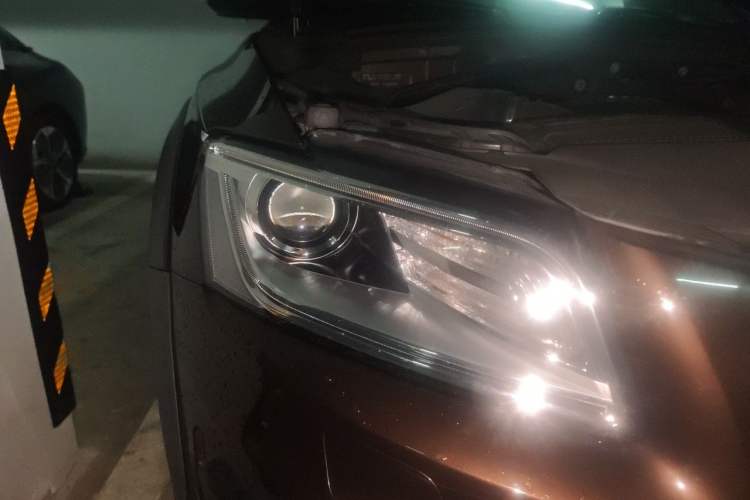Used Audi Q5 2018 Collector's Edition 40 TFSI Technology Model Right Front Headlight