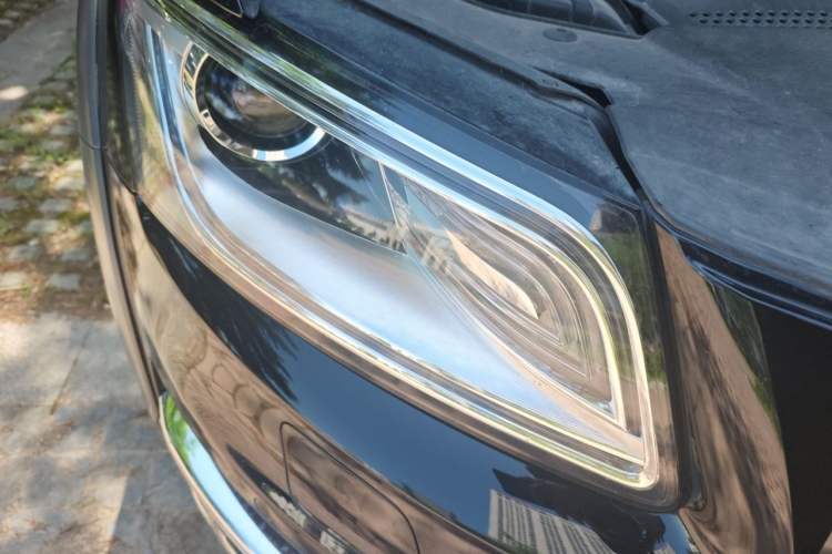 Used Audi Q5 2018 Collector's Edition 40 TFSI Technology Model Right Front Headlight