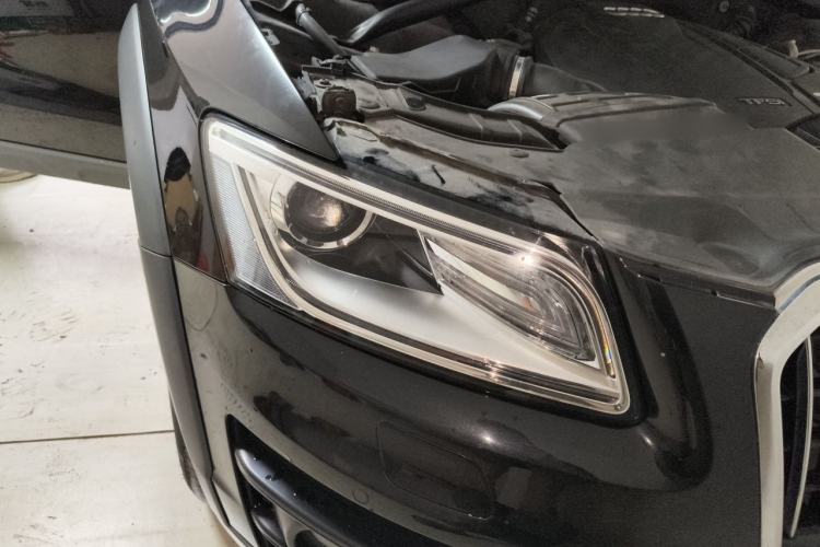 Used Audi Q5 2018 Collector's Edition 40 TFSI Technology Model Right Front Headlight