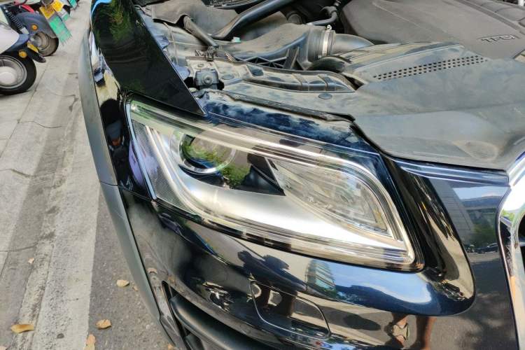 Used Audi Q5 2018 Collector's Edition 40 TFSI Technology Model Right Front Headlight