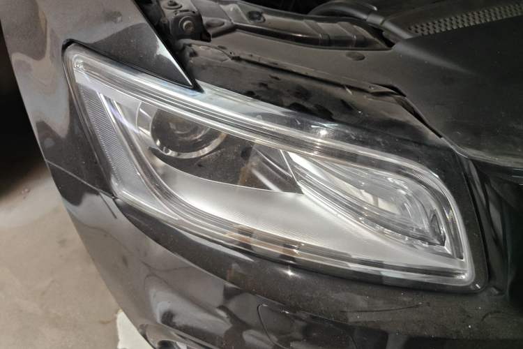 Used Audi Q5 2018 Collector's Edition 40 TFSI Ambition Model Right Front Headlight