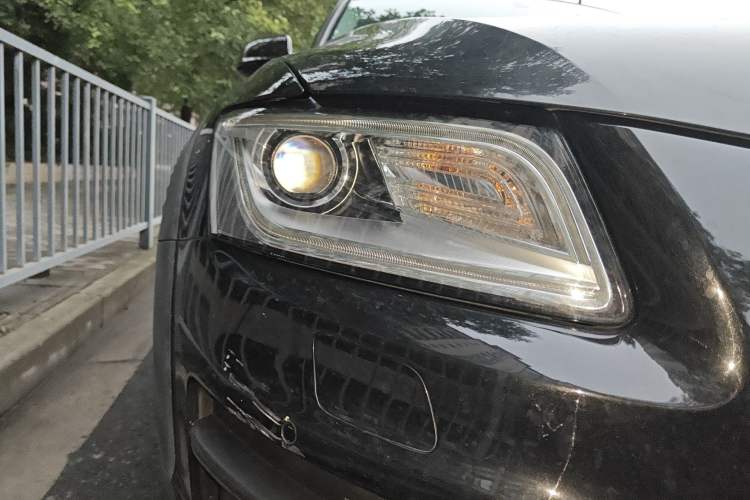 Used Audi Q5 2018 Collector's Edition 40 TFSI Technology Model Right Front Headlight
