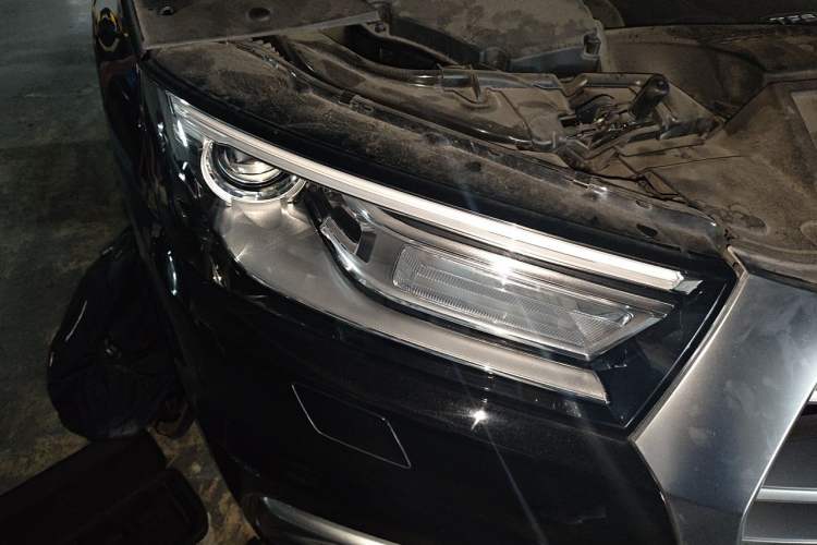Used Audi Q5 2018 Collector's Edition 40 TFSI Ambition Model Right Front Headlight