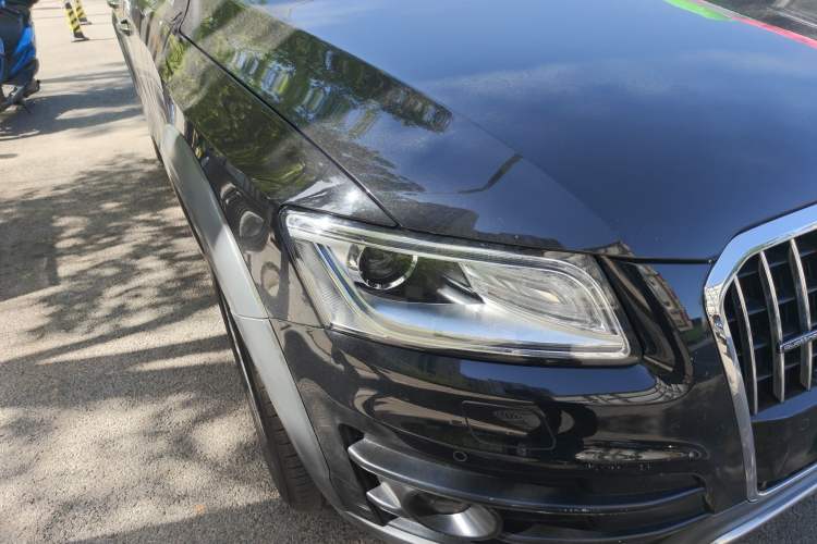 Used Audi Q5 2018 Collector's Edition 40 TFSI Technology Model Right Front Headlight