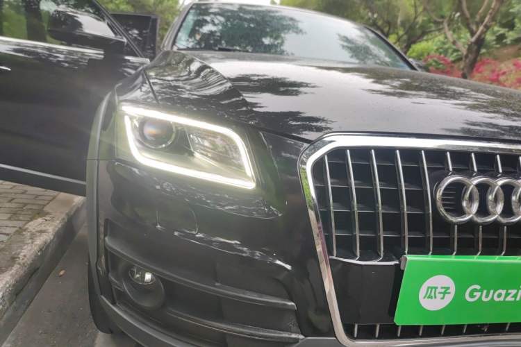 Used Audi Q5 2018 Collector's Edition 40 TFSI Technology Model Right Front Headlight