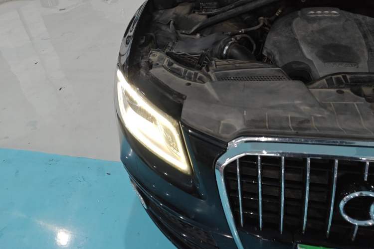 Used Audi Q5 2018 Collector's Edition 40 TFSI Ambition Model Right Front Headlight