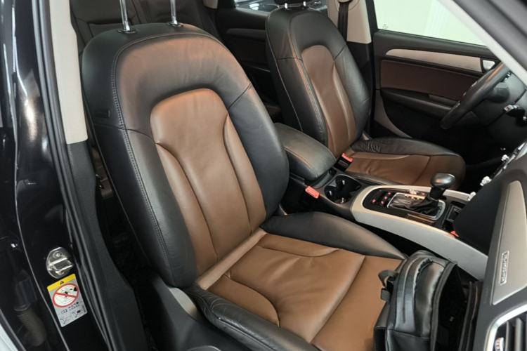Used Audi Q5 2018 Collector's Edition 40 TFSI Ambition Model Right Front Seat