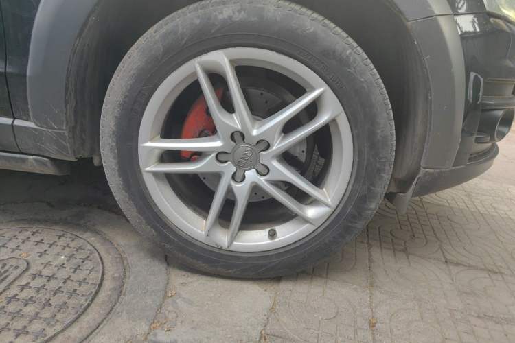 Used Audi Q5 2018 Collector's Edition 40 TFSI Technology Model Right Front Wheel Hub
