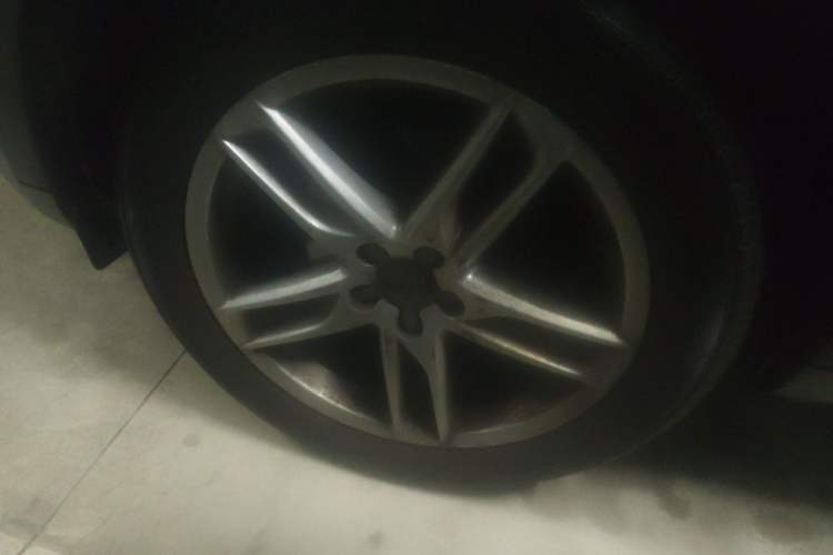 Used Audi Q5 2018 Collector's Edition 40 TFSI Technology Model Right Front Wheel Hub