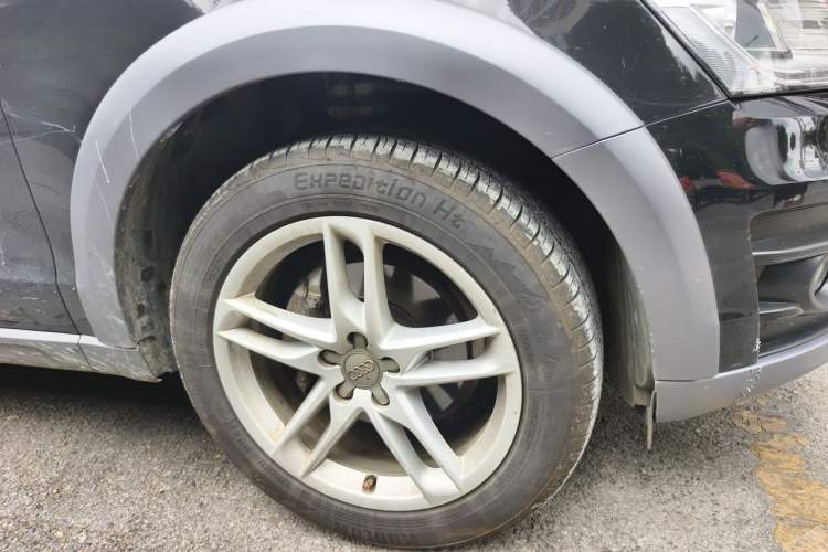 Used Audi Q5 2018 Collector's Edition 40 TFSI Technology Model Right Front Wheel Hub