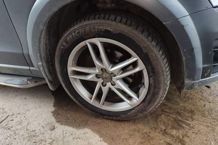 Used Audi Q5 2018 Collector's Edition 40 TFSI Ambition Model Right Front Wheel Hub