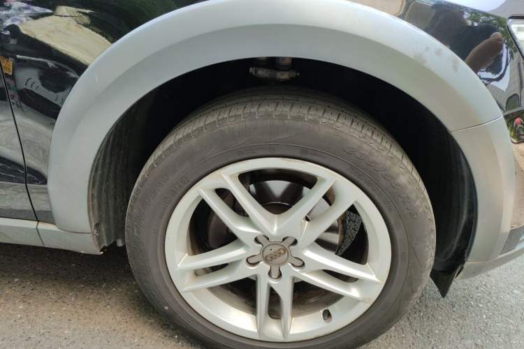 Used Audi Q5 2018 Collector's Edition 40 TFSI Technology Model Right Front Wheel Hub