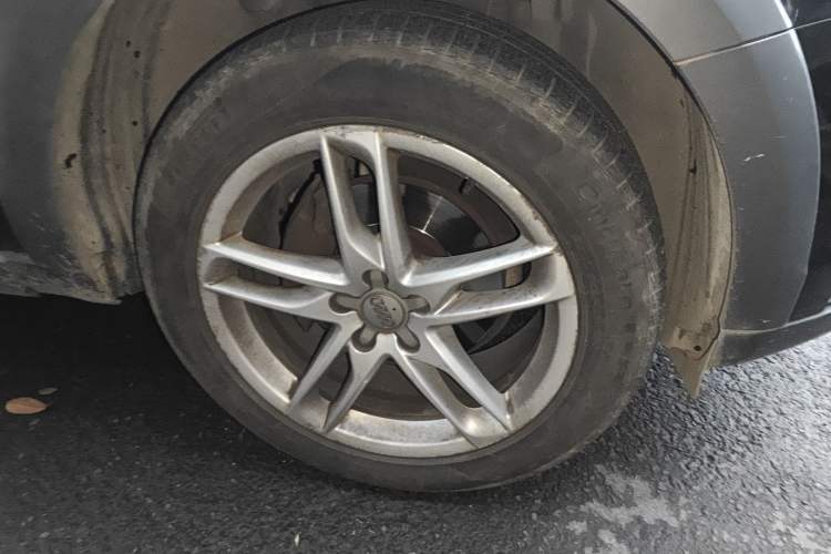 Used Audi Q5 2018 Collector's Edition 40 TFSI Technology Model Right Front Wheel Hub