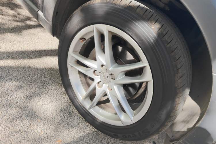 Used Audi Q5 2018 Collector's Edition 40 TFSI Technology Model Right Front Wheel Hub