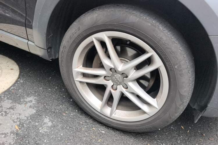 Used Audi Q5 2018 Collector's Edition 40 TFSI Technology Model Right Front Wheel Hub