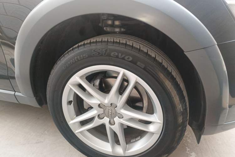 Used Audi Q5 2018 Collector's Edition 40 TFSI Technology Model Right Front Wheel Hub