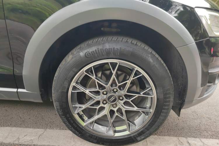 Used Audi Q5 2018 Collector's Edition 40 TFSI Technology Model Right Front Wheel Hub