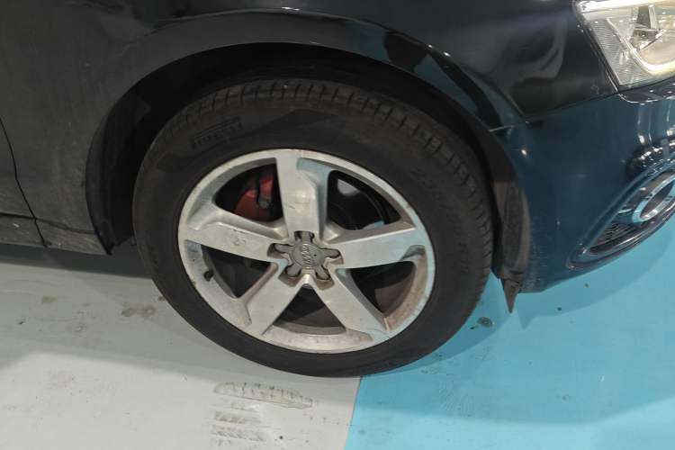 Used Audi Q5 2018 Collector's Edition 40 TFSI Ambition Model Right Front Wheel Hub