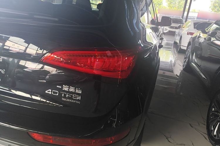 Used Audi Q5 2018 Collector's Edition 40 TFSI Technology Model Right Rear Taillight