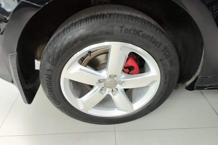 Used Audi Q5 2018 Collector's Edition 40 TFSI Ambition Model Right Rear Wheel Hub