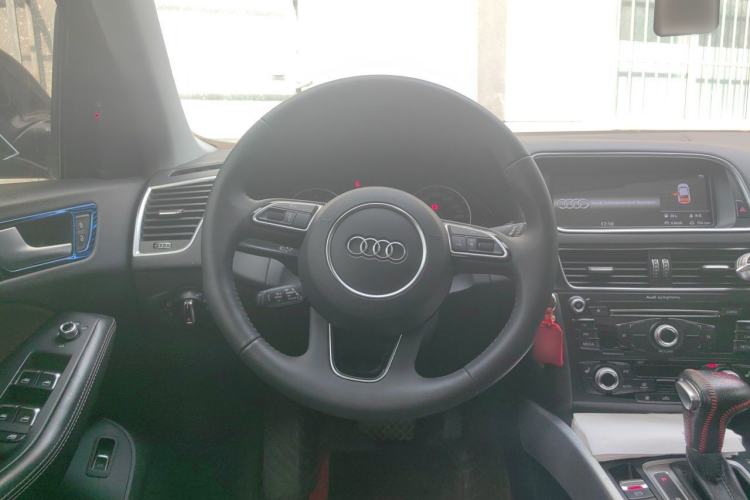 Used Audi Q5 2018 Collector's Edition 40 TFSI Technology Model Steering Wheel