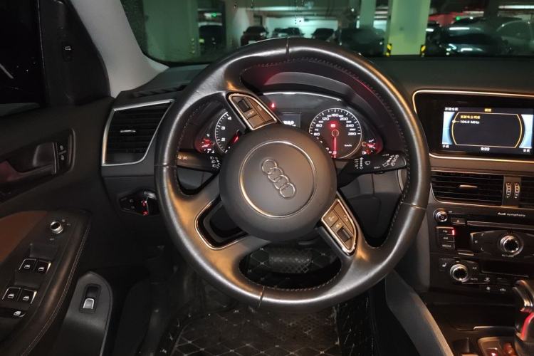 Used Audi Q5 2018 Collector's Edition 40 TFSI Technology Model Steering Wheel