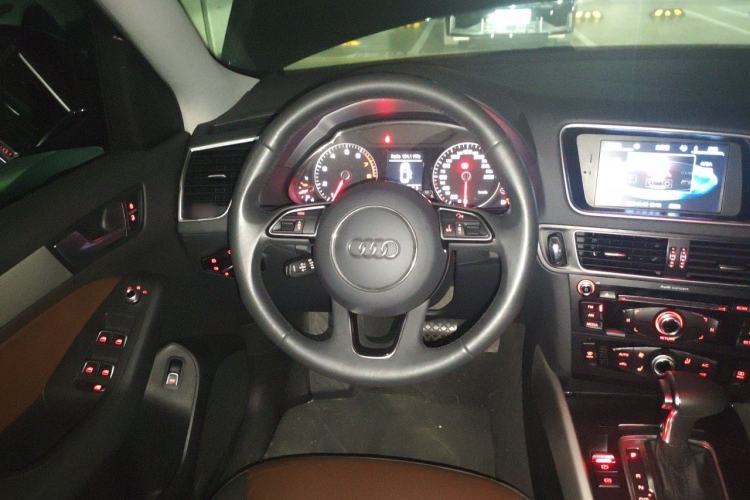 Used Audi Q5 2018 Collector's Edition 40 TFSI Ambition Model Steering Wheel