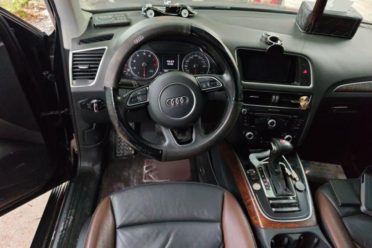 Used Audi Q5 2018 Collector's Edition 40 TFSI Technology Model Steering Wheel