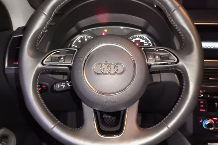 Used Audi Q5 2018 Collector's Edition 40 TFSI Technology Model Steering Wheel
