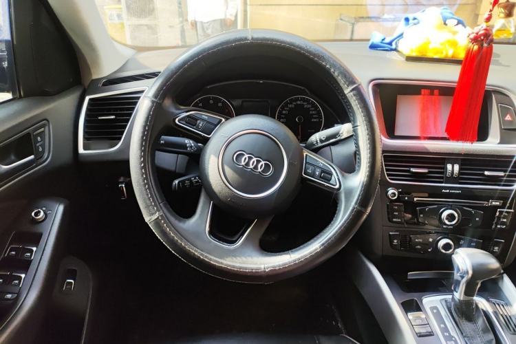 Used Audi Q5 2018 Collector's Edition 40 TFSI Ambition Model Steering Wheel