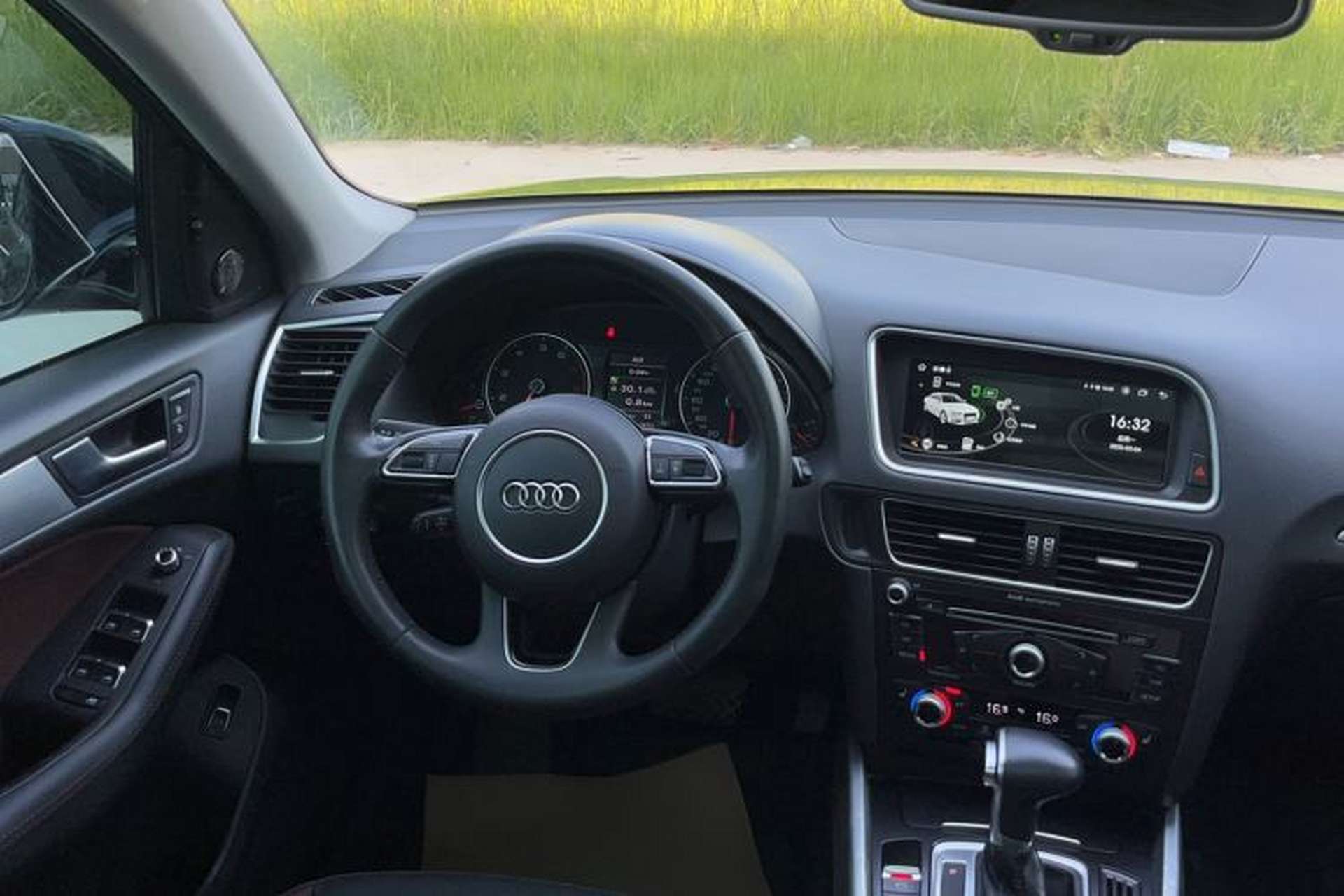 Used Audi Q5 2018 Collector's Edition 40 TFSI Technology Model Steering Wheel