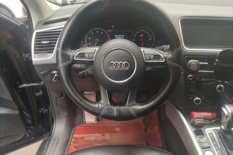 Used Audi Q5 2018 Collector's Edition 40 TFSI Technology Model Steering Wheel