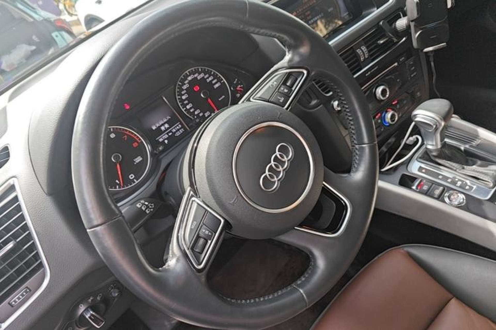 Used Audi Q5 2018 Collector's Edition 40 TFSI Ambition Model Steering Wheel