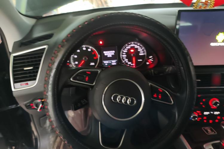 Used Audi Q5 2018 Collector's Edition 40 TFSI Ambition Model Steering Wheel