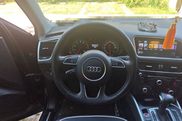 Used Audi Q5 2018 Collector's Edition 40 TFSI Technology Model Steering Wheel