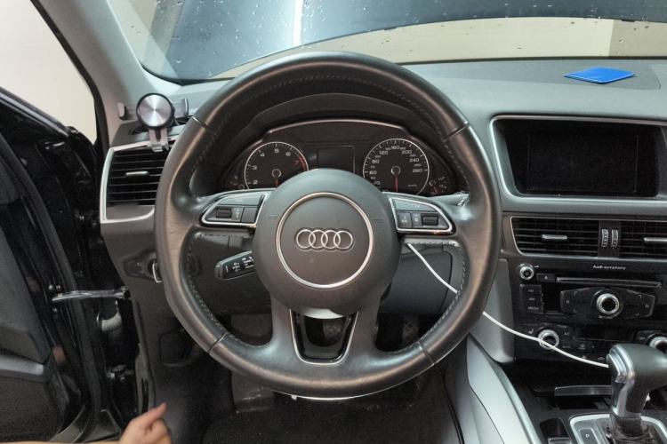 Used Audi Q5 2018 Collector's Edition 40 TFSI Technology Model Steering Wheel