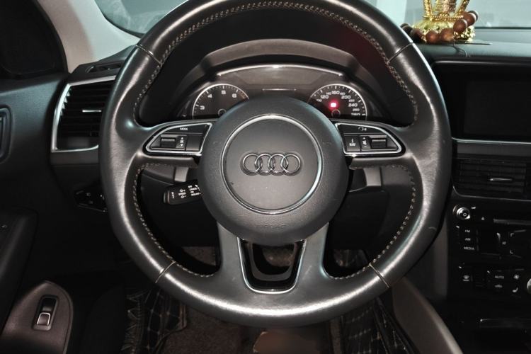 Used Audi Q5 2018 Collector's Edition 40 TFSI Ambition Model Steering Wheel