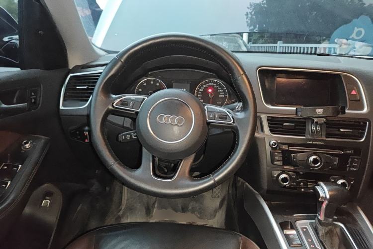Used Audi Q5 2018 Collector's Edition 40 TFSI Technology Model Steering Wheel