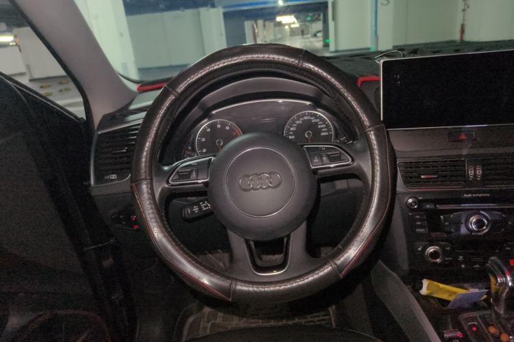 Used Audi Q5 2018 Collector's Edition 40 TFSI Technology Model Steering Wheel